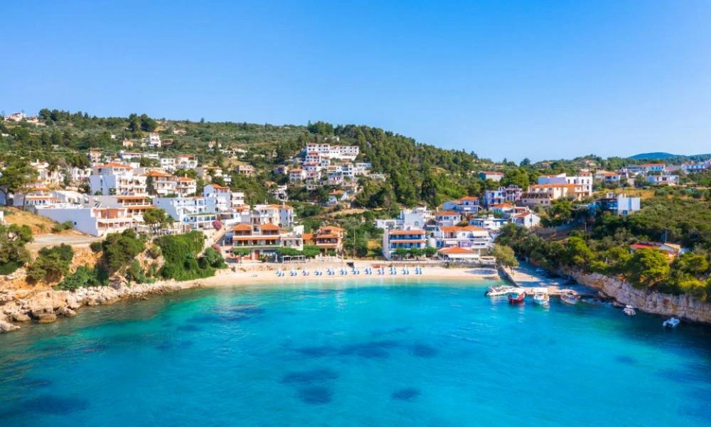 Ποια είναι τα δύο ελληνικά νησιά που φιγουράρουν σε λίστα με τις ομορφότερες παραλίες της Ευρώπης;